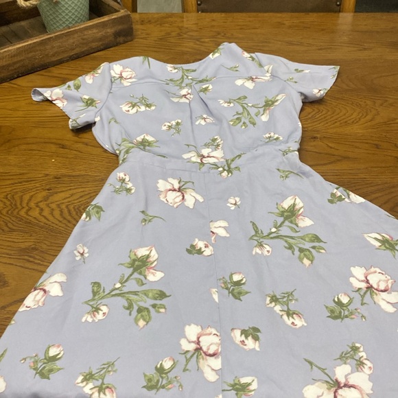 Dynamite Floral Wrap Dress - Picture 6 of 9